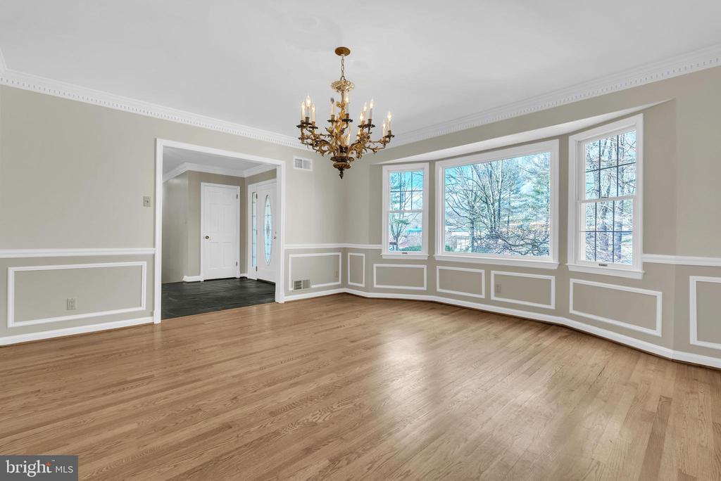 8616 CHATEAU DRIVE