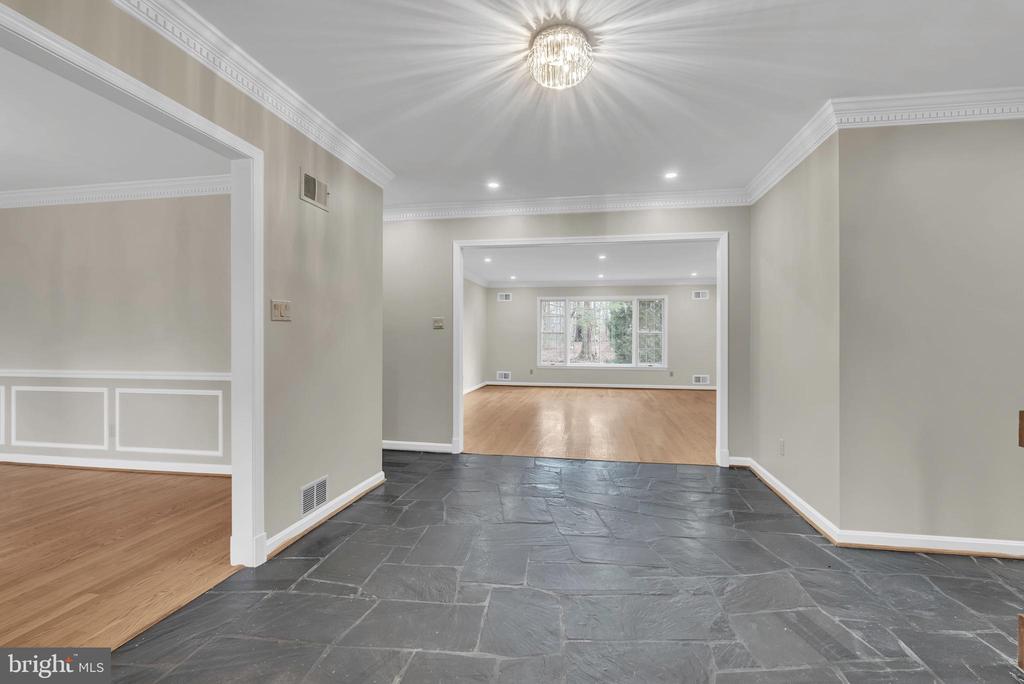 8616 CHATEAU DRIVE