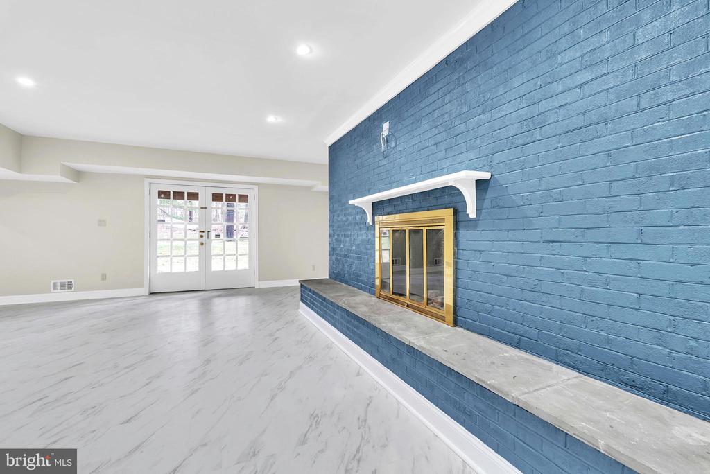 8616 CHATEAU DRIVE