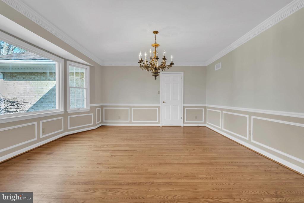 8616 CHATEAU DRIVE