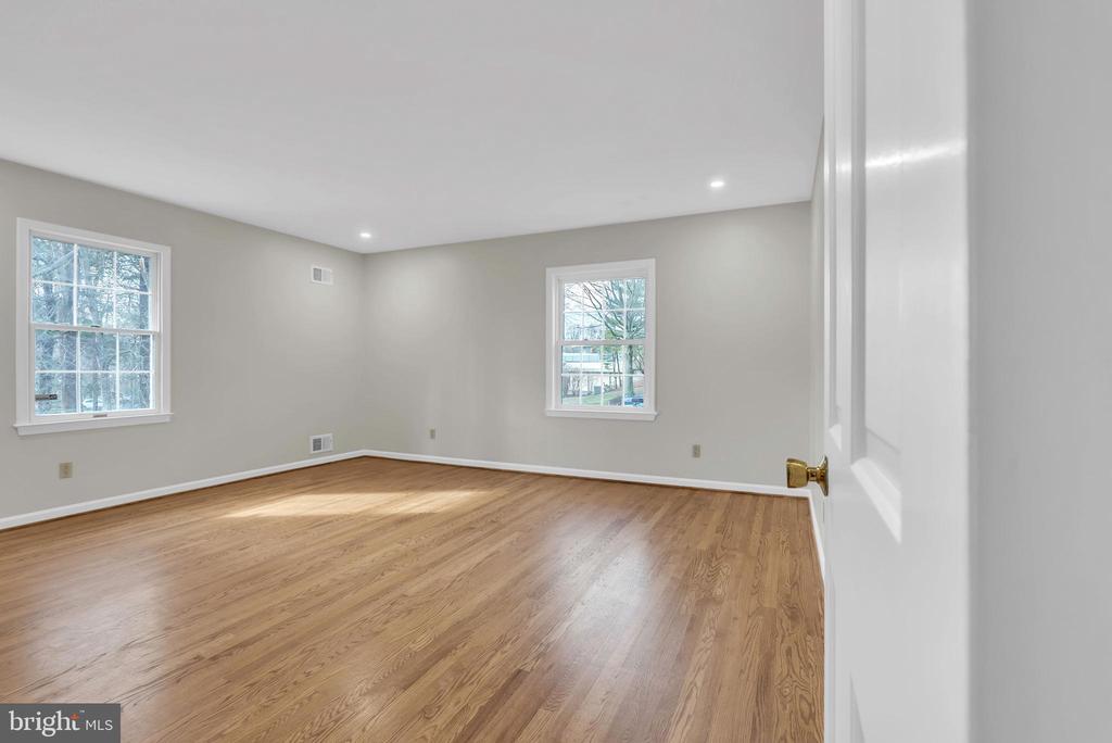 8616 CHATEAU DRIVE