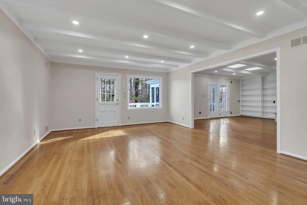 8616 CHATEAU DRIVE