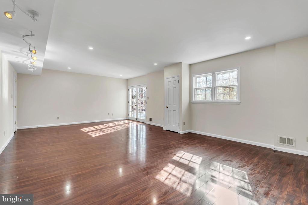 8616 CHATEAU DRIVE