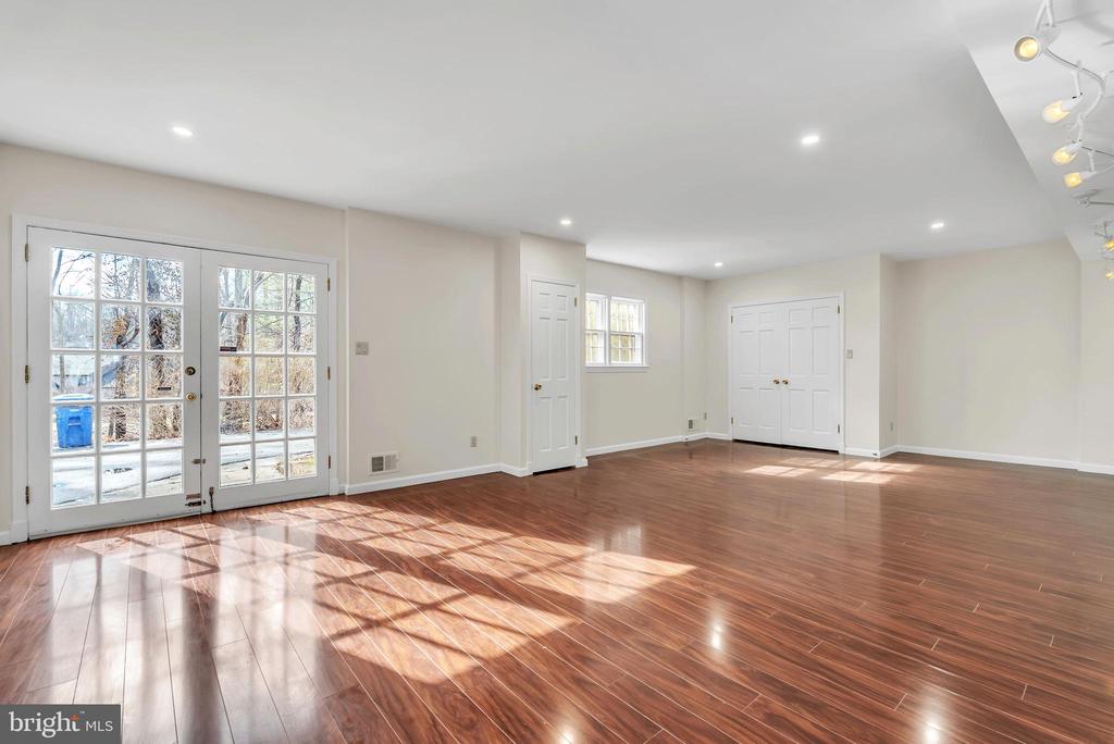 8616 CHATEAU DRIVE