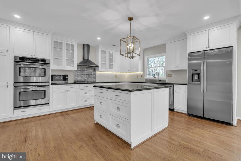 8616 CHATEAU DRIVE
