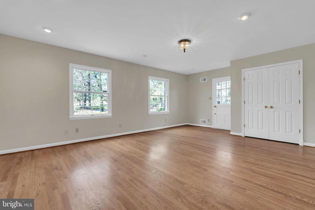 8616 CHATEAU DRIVE