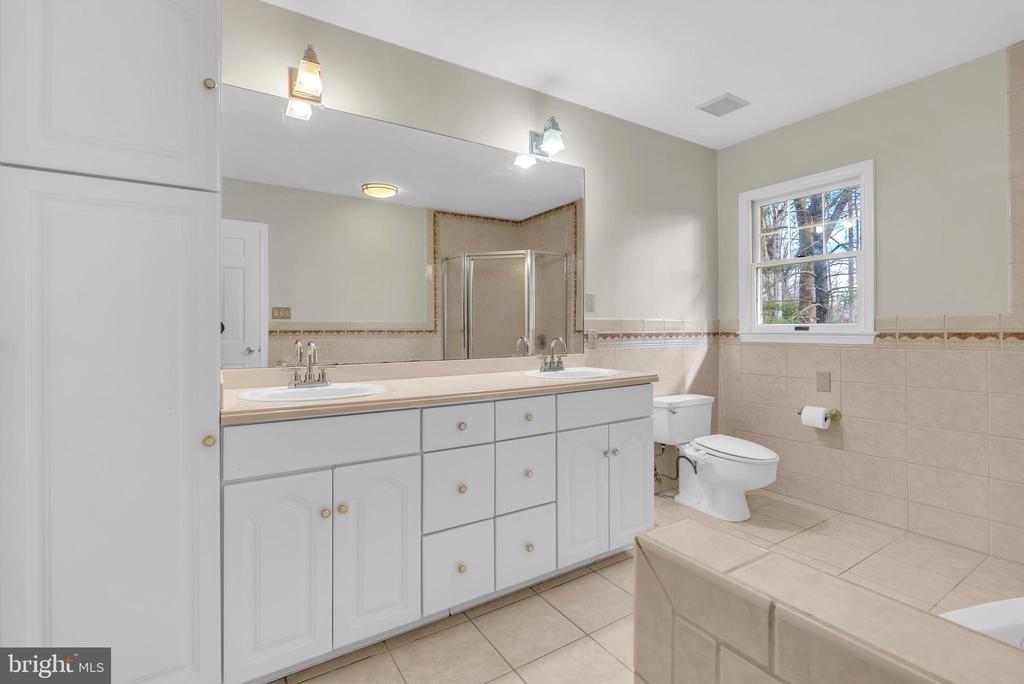 8616 CHATEAU DRIVE