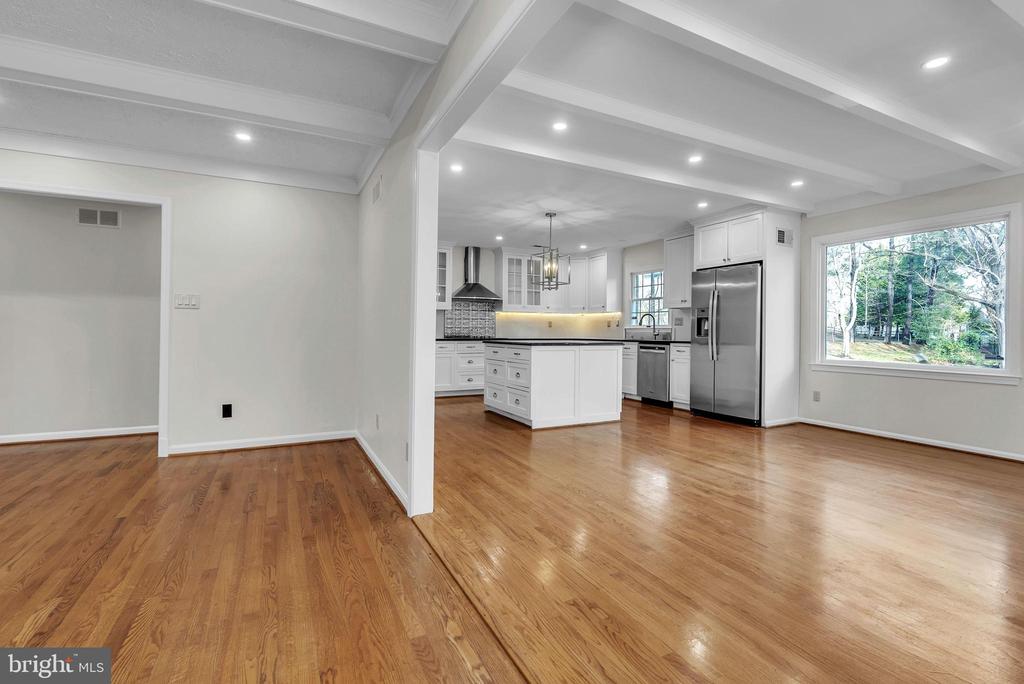 8616 CHATEAU DRIVE