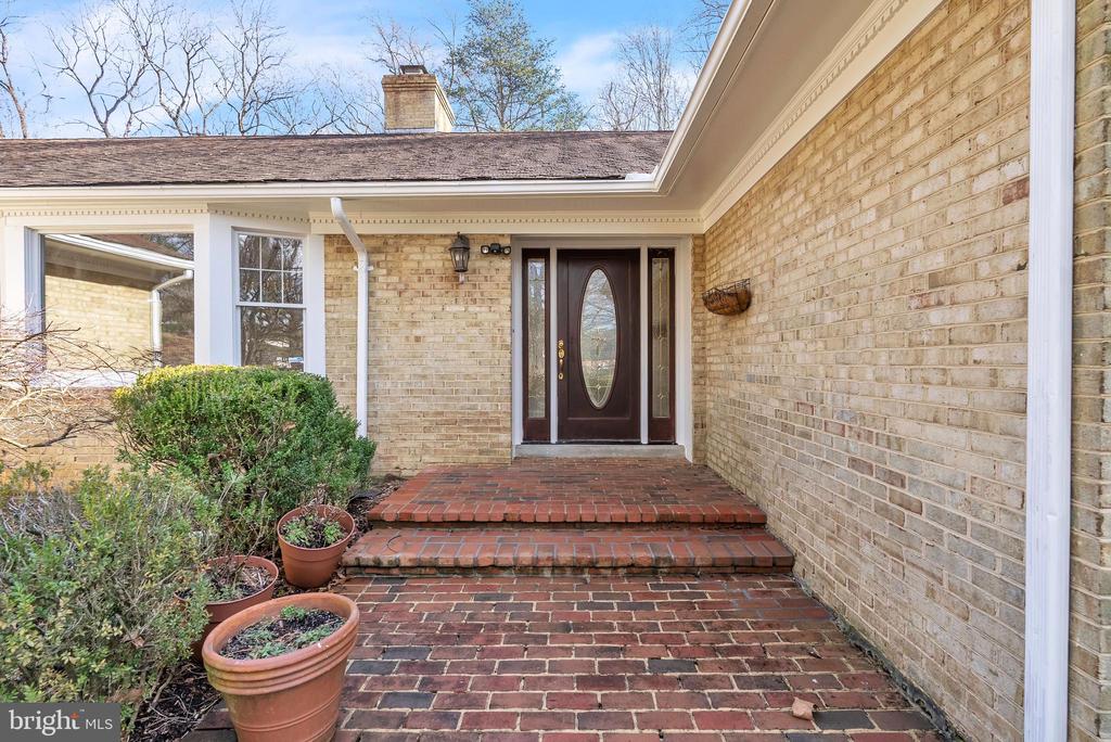 8616 CHATEAU DRIVE