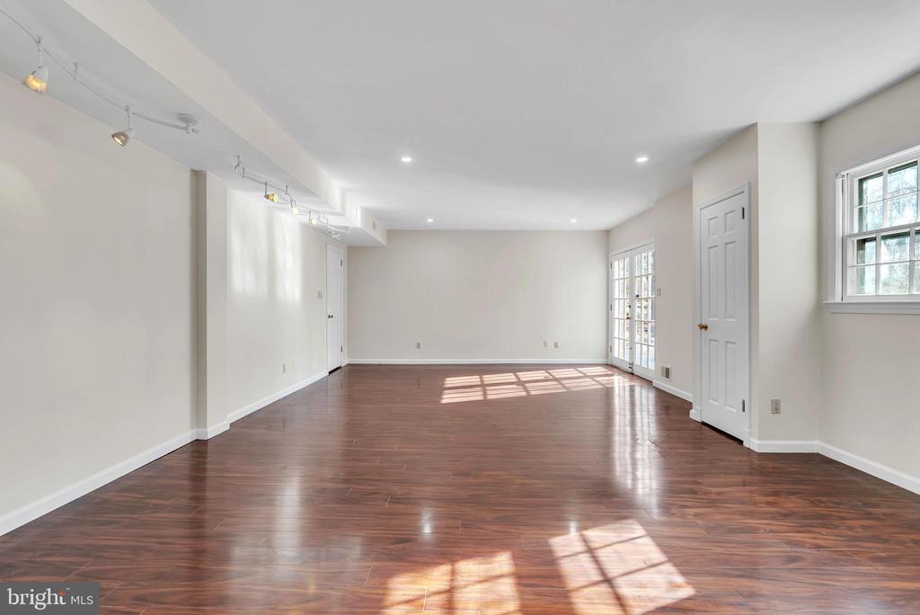 8616 CHATEAU DRIVE