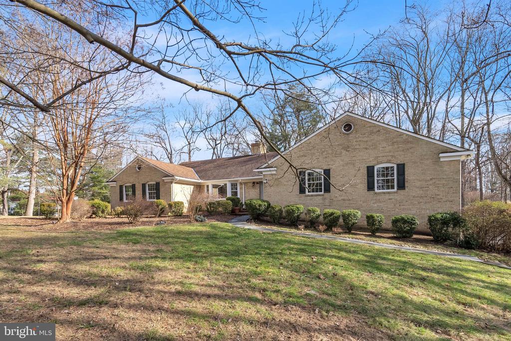 8616 CHATEAU DRIVE