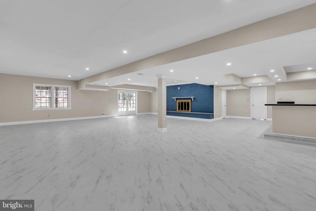 8616 CHATEAU DRIVE