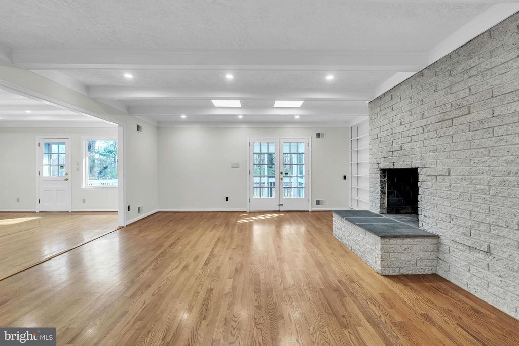 8616 CHATEAU DRIVE