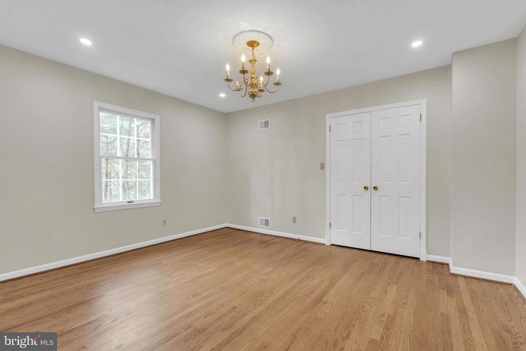 8616 CHATEAU DRIVE