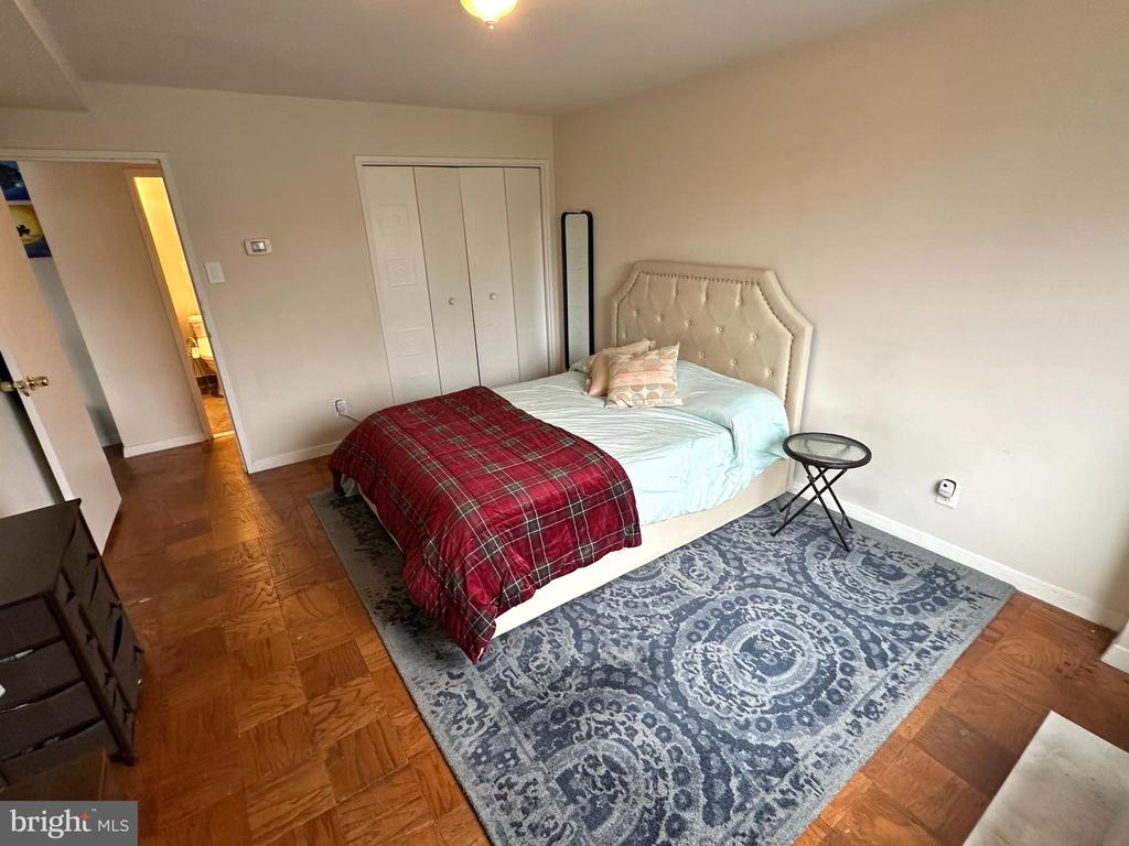 1900 LYTTONSVILLE ROAD 717