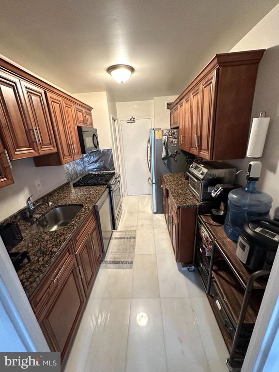 1900 LYTTONSVILLE ROAD 717
