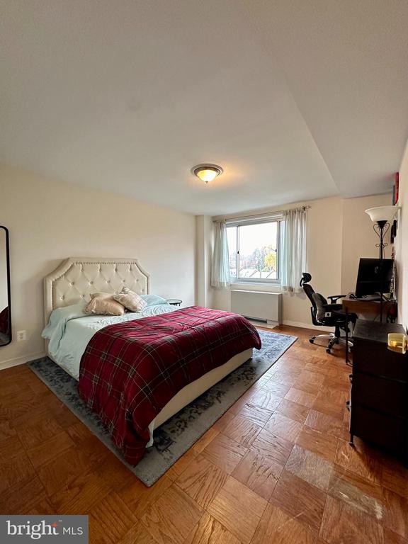 1900 LYTTONSVILLE ROAD 717