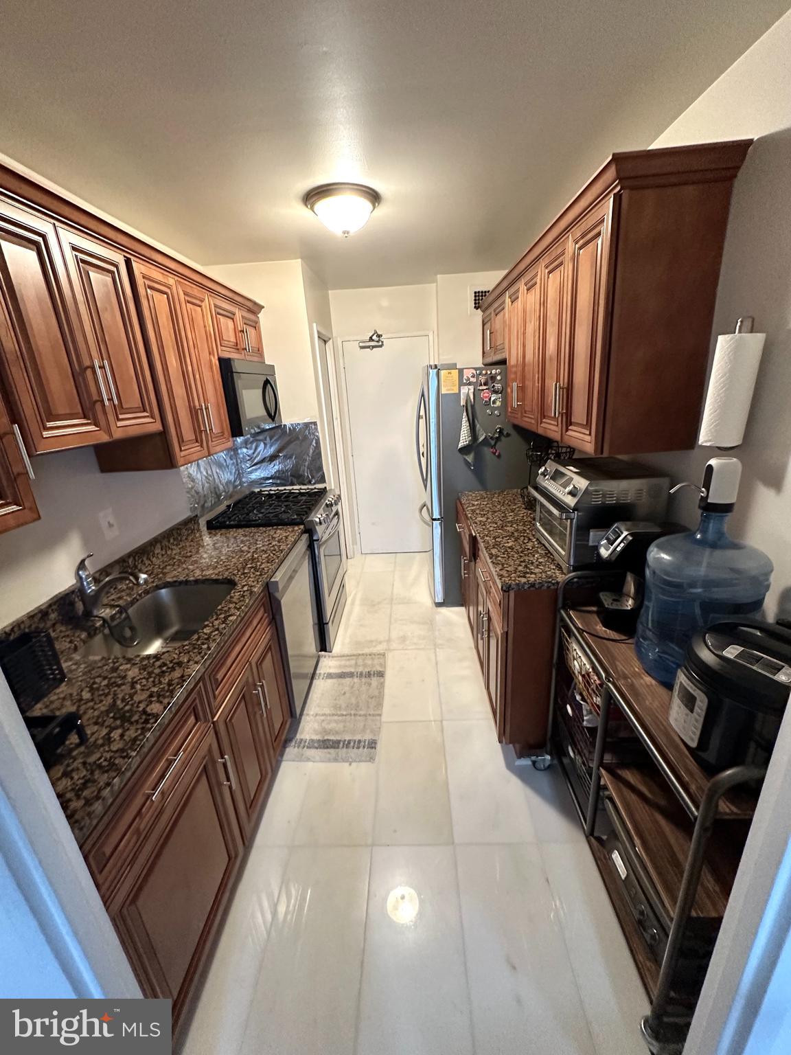1900 LYTTONSVILLE ROAD 717