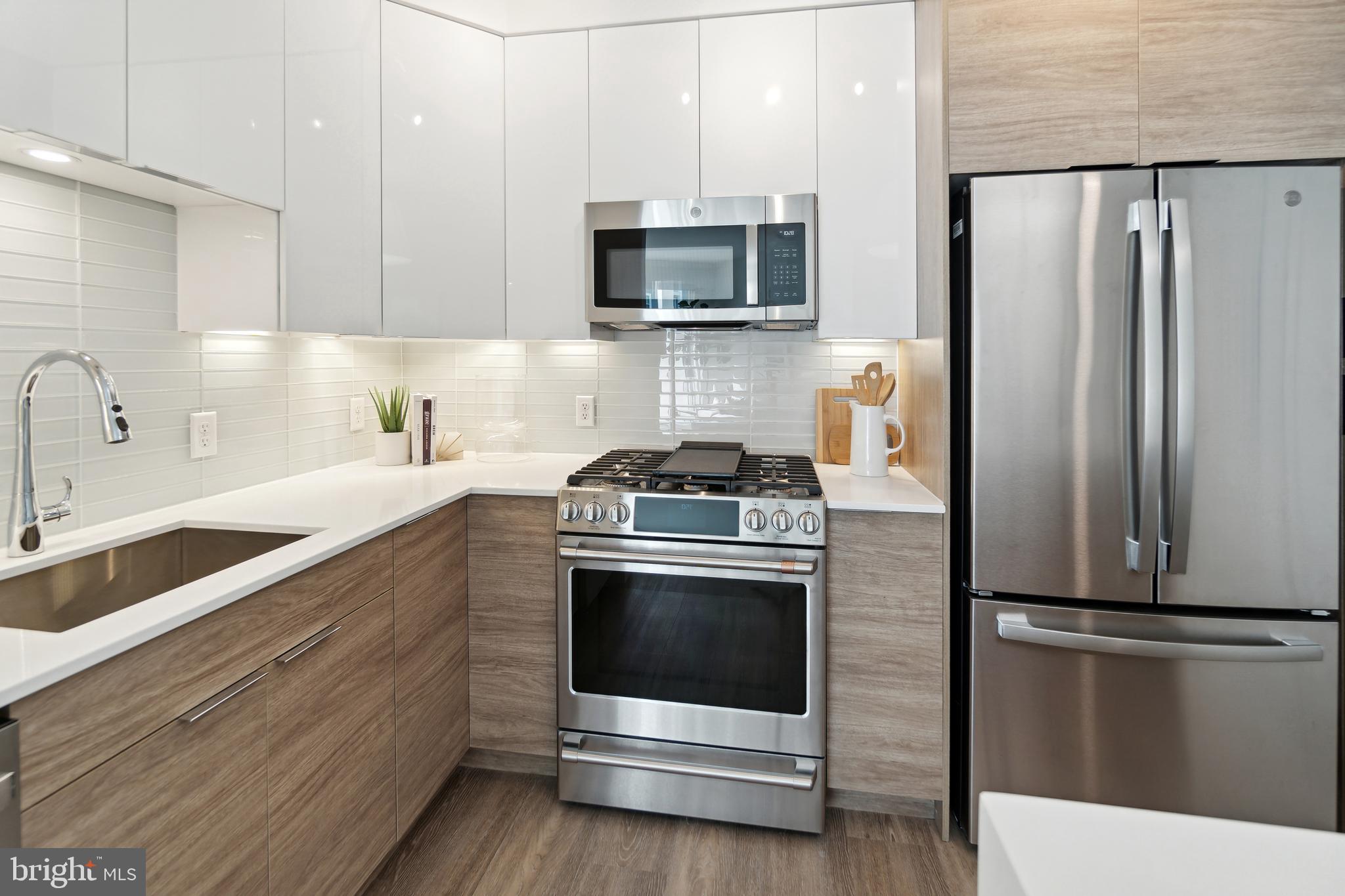 8525 CHEVY CHASE LAKE TERRACE 557/BARRETT VARIES