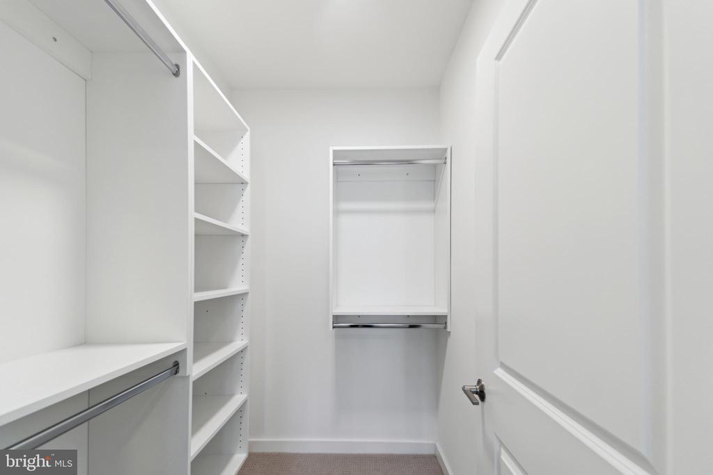 8525 CHEVY CHASE LAKE TERRACE 557/BARRETT VARIES