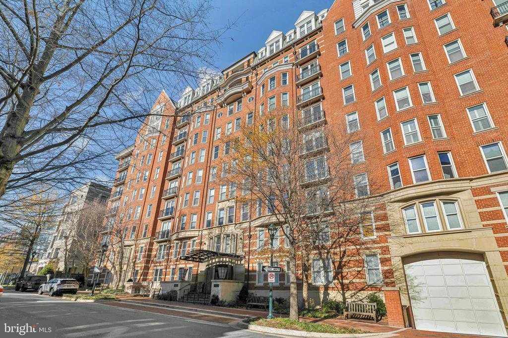 4821 MONTGOMERY LANE 404