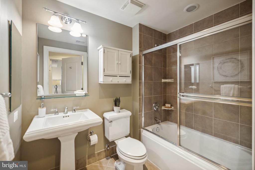 4821 MONTGOMERY LANE 404