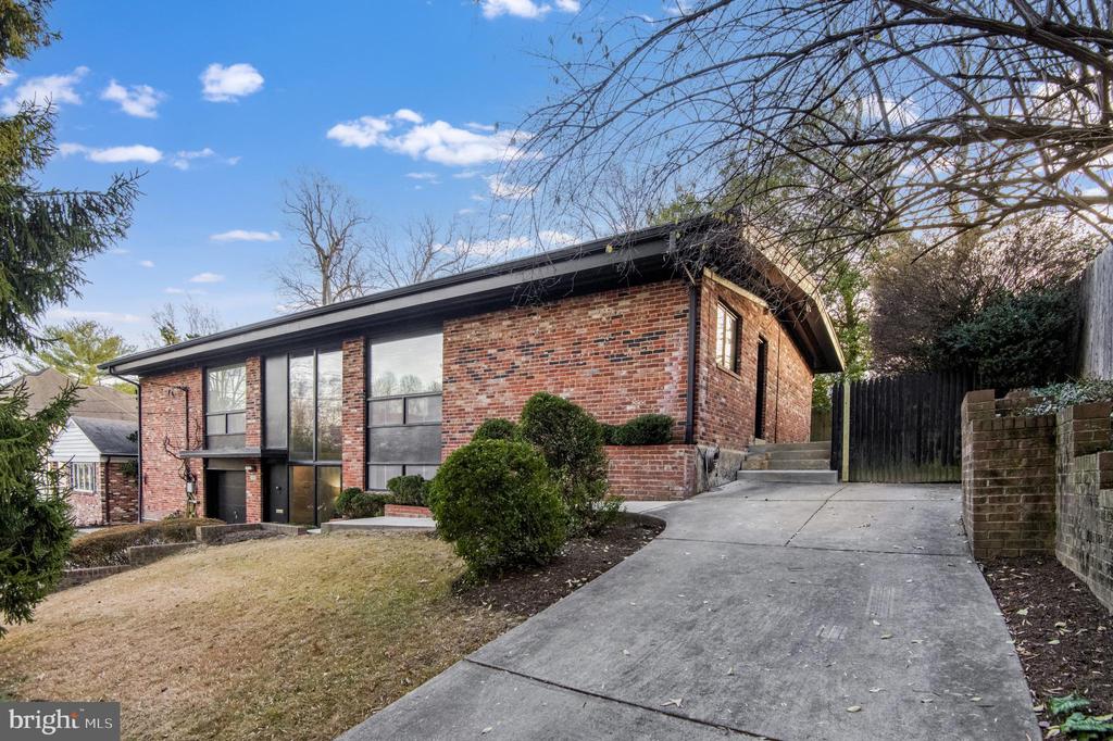 5914 ONONDAGA ROAD