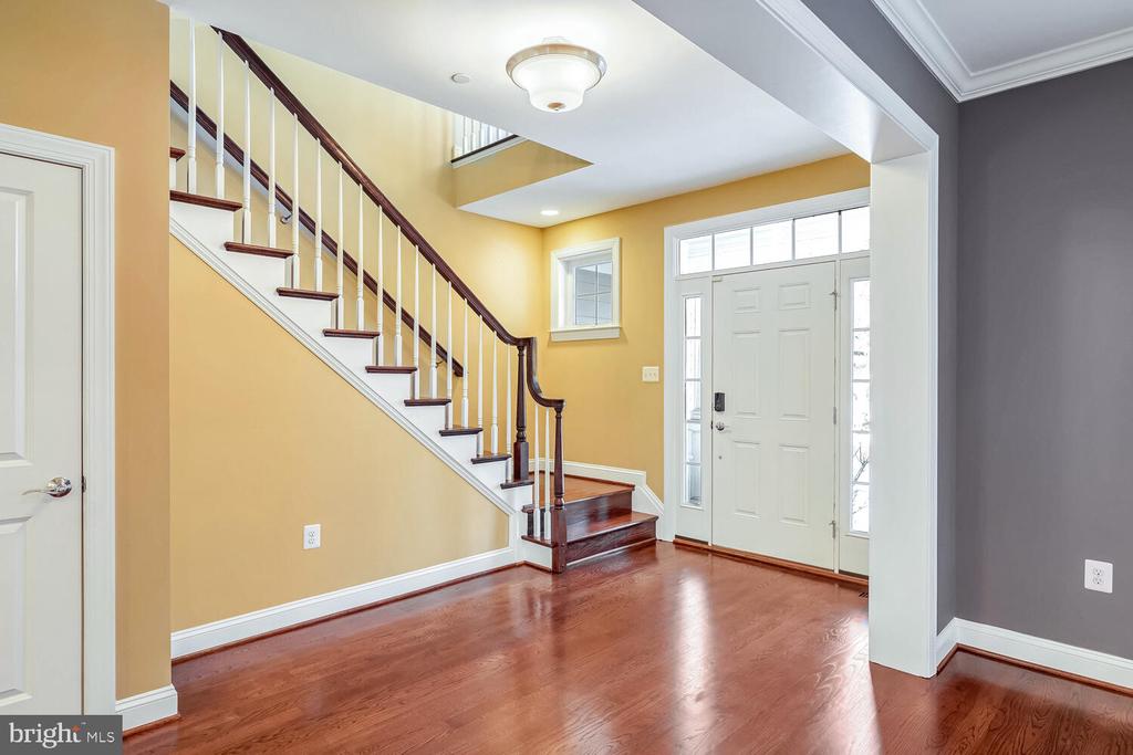 6409 LANDON LANE