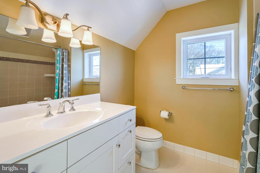 6409 LANDON LANE