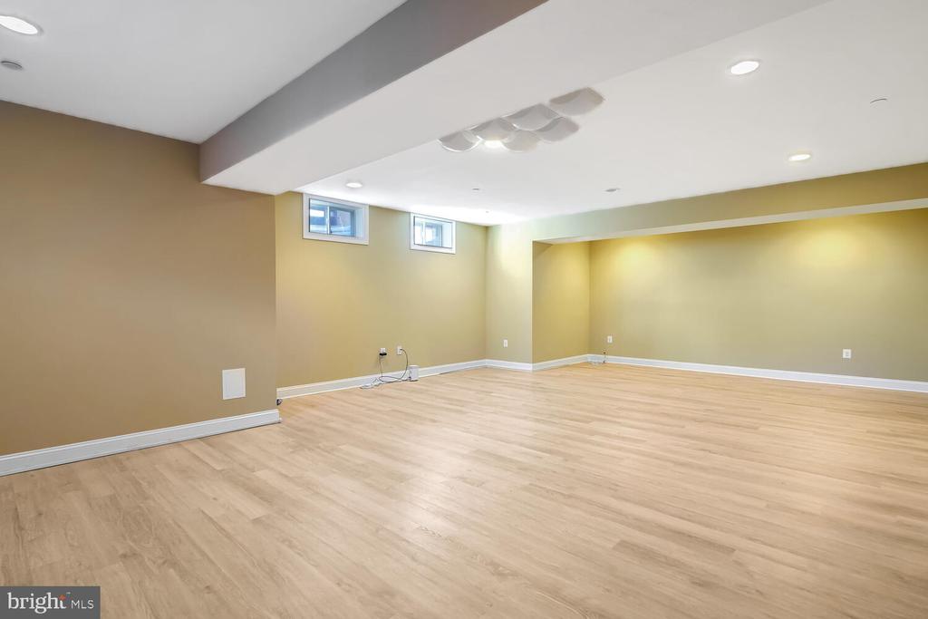 6409 LANDON LANE