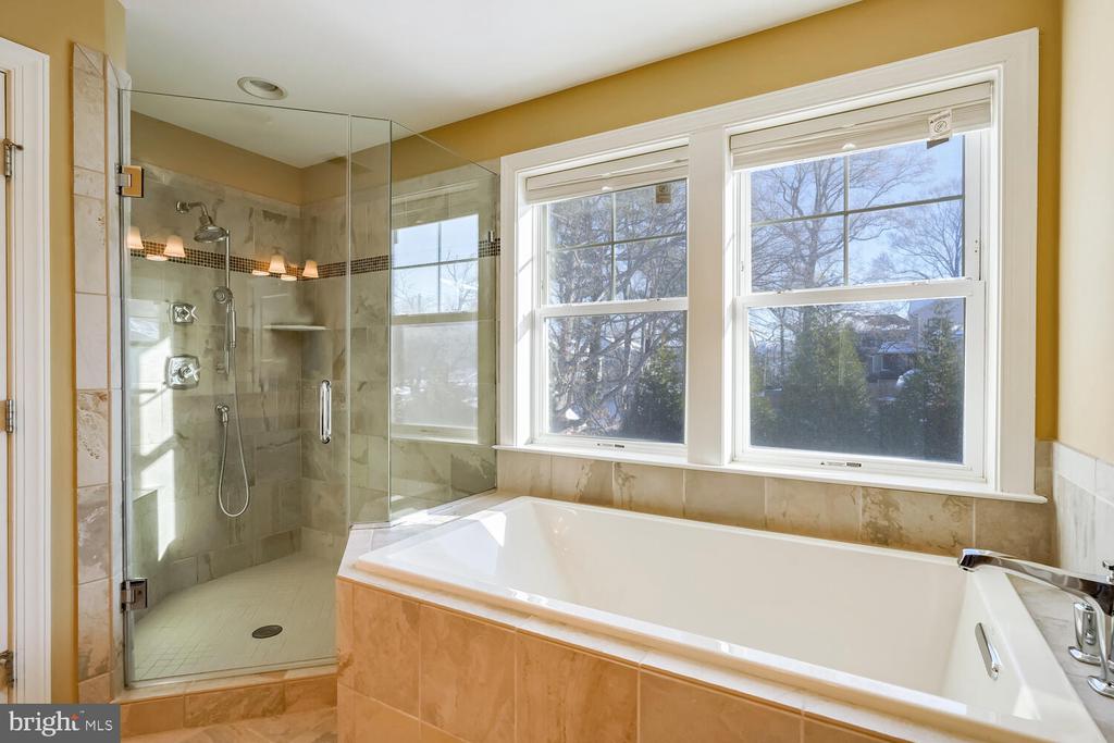 6409 LANDON LANE