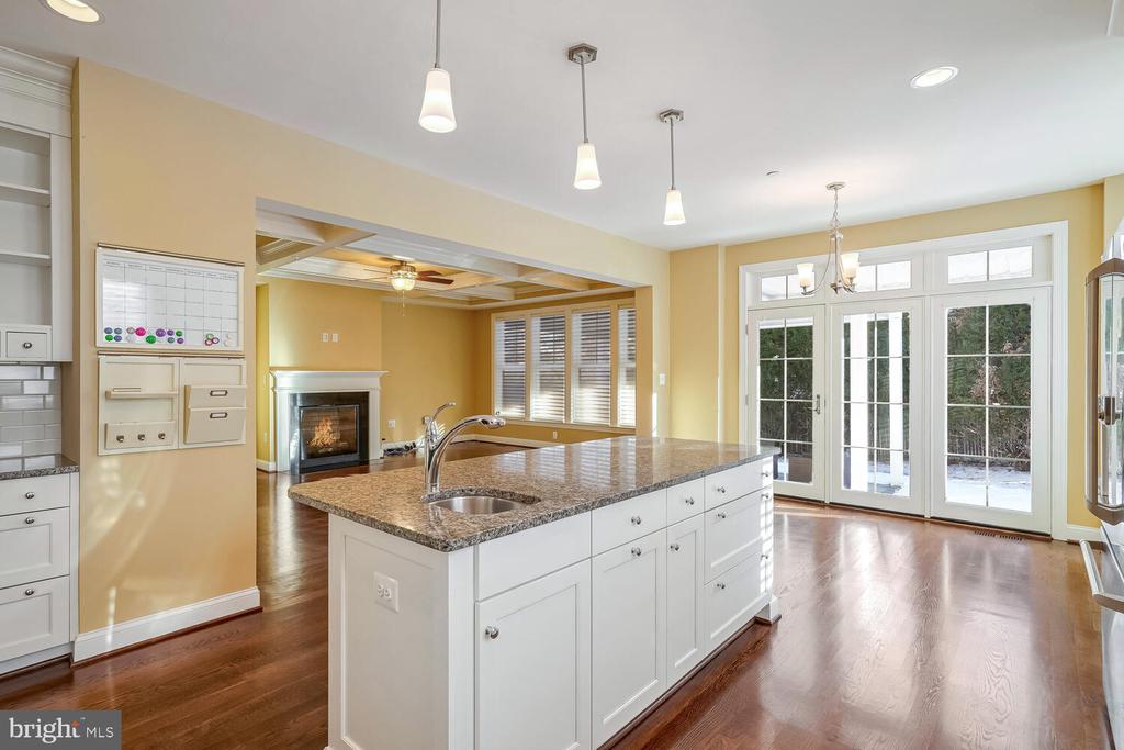 6409 LANDON LANE