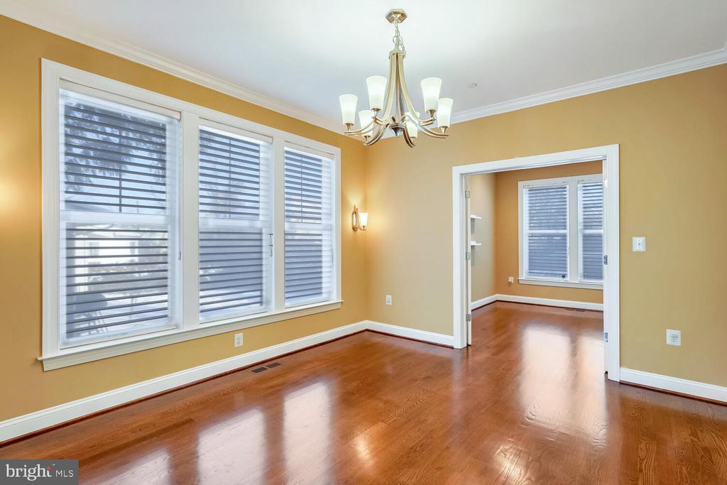 6409 LANDON LANE