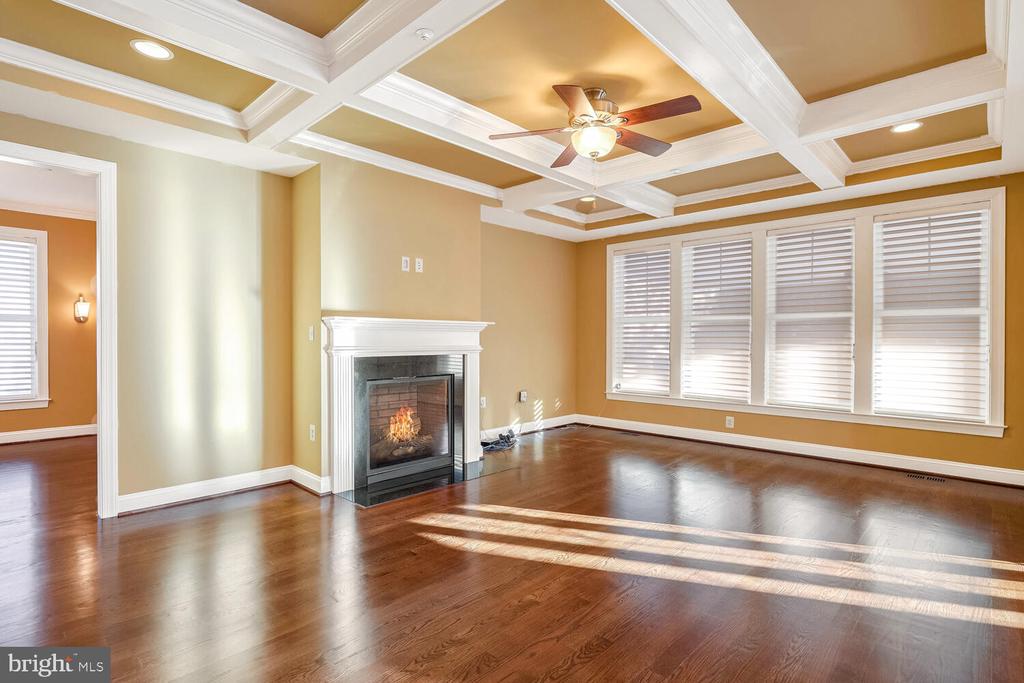 6409 LANDON LANE