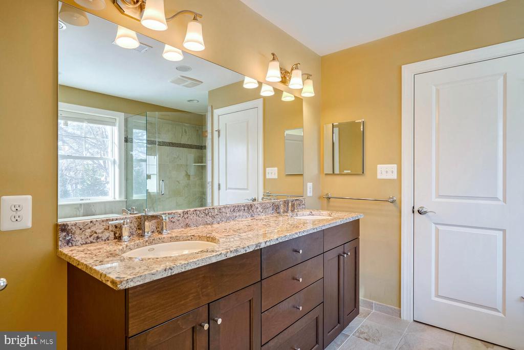 6409 LANDON LANE