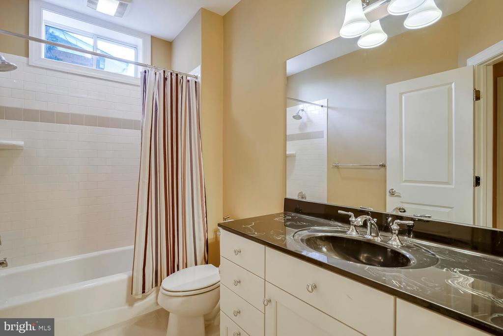 6409 LANDON LANE