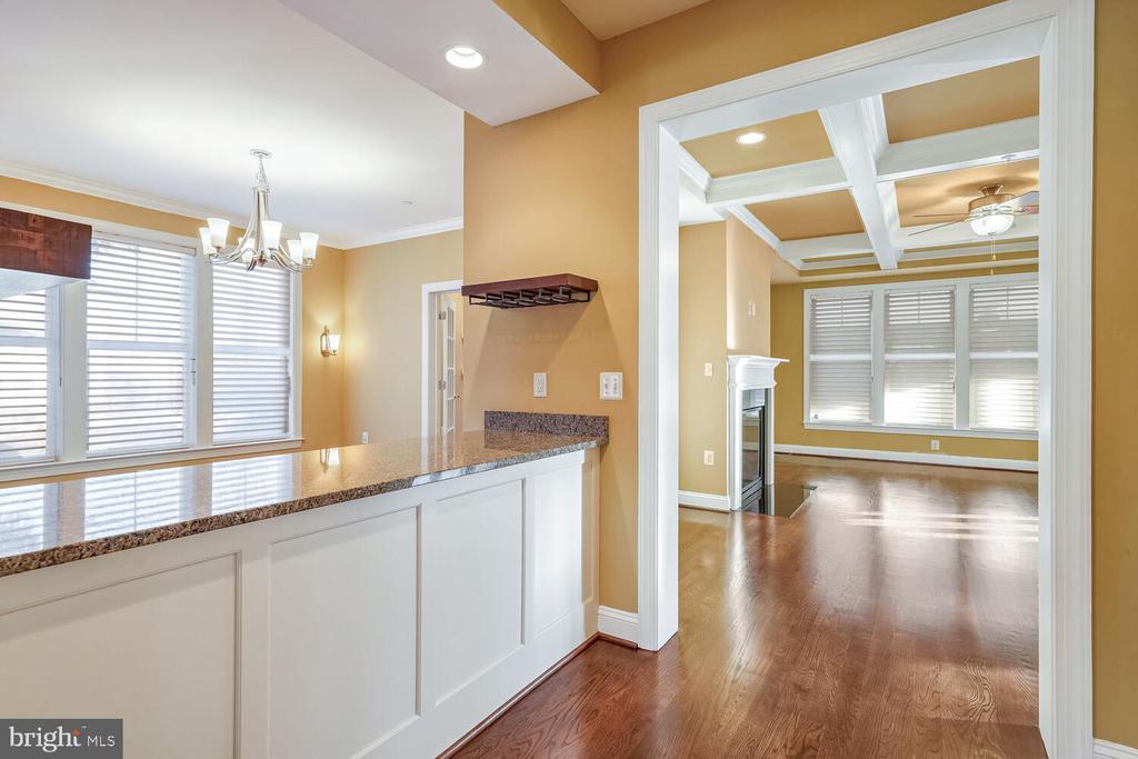 6409 LANDON LANE