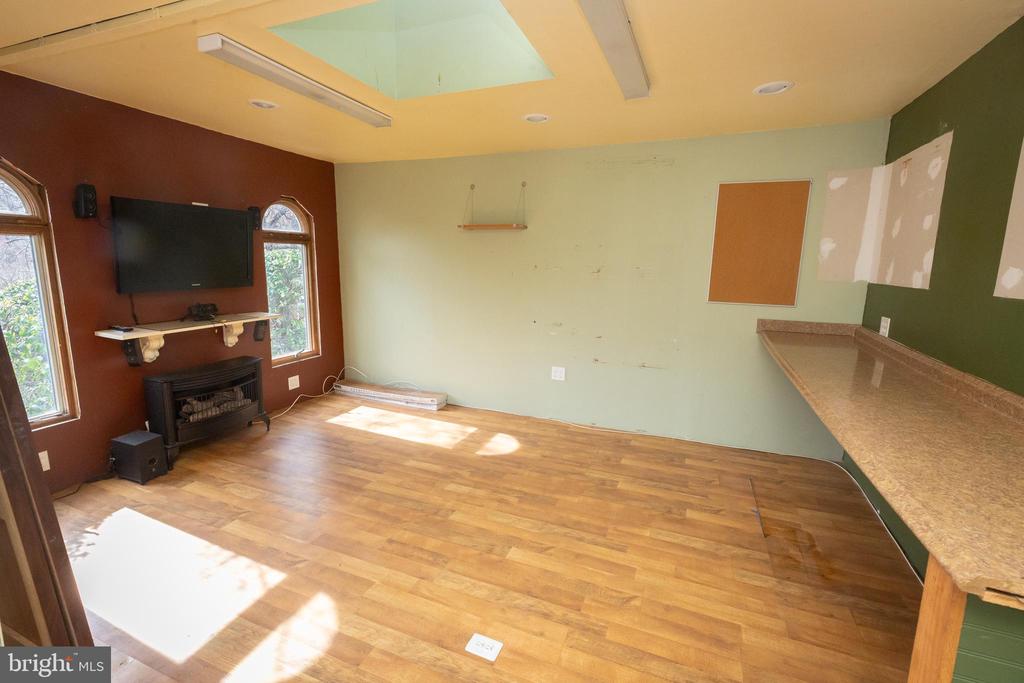 1213 FOREST GLEN ROAD