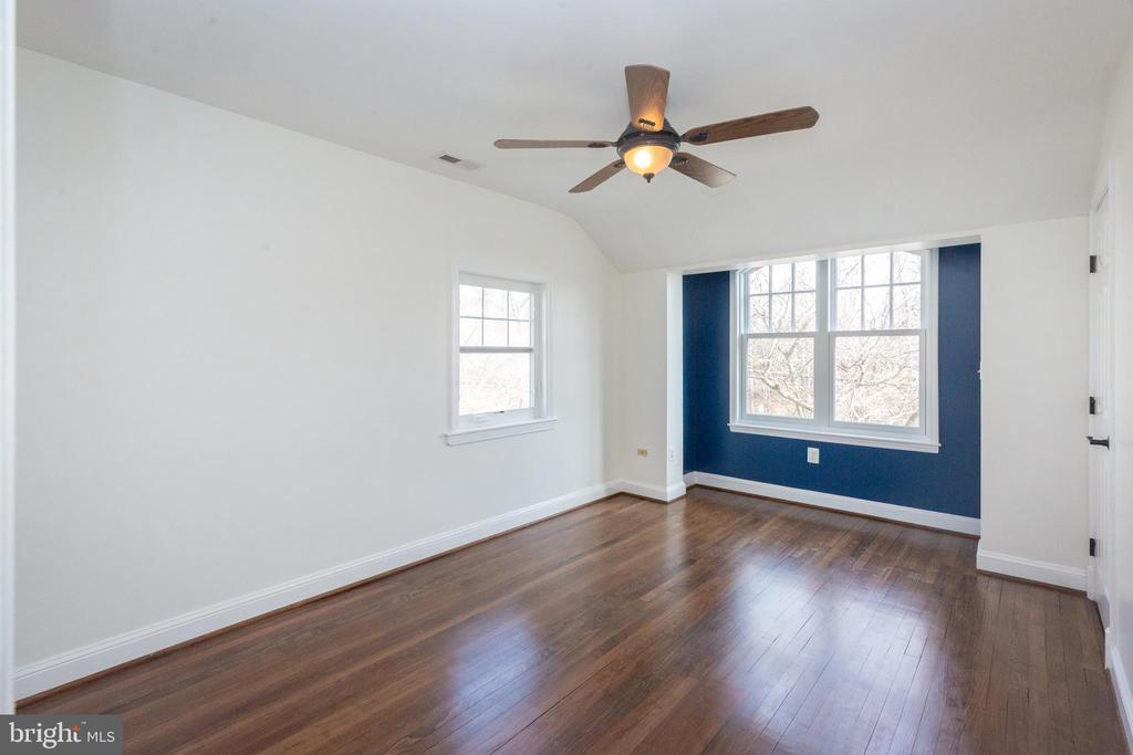 1213 FOREST GLEN ROAD