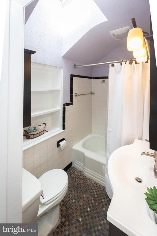 1213 FOREST GLEN ROAD