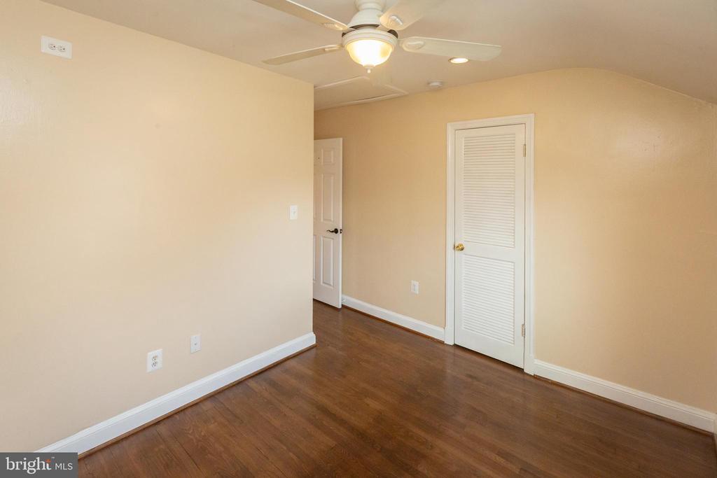 1213 FOREST GLEN ROAD