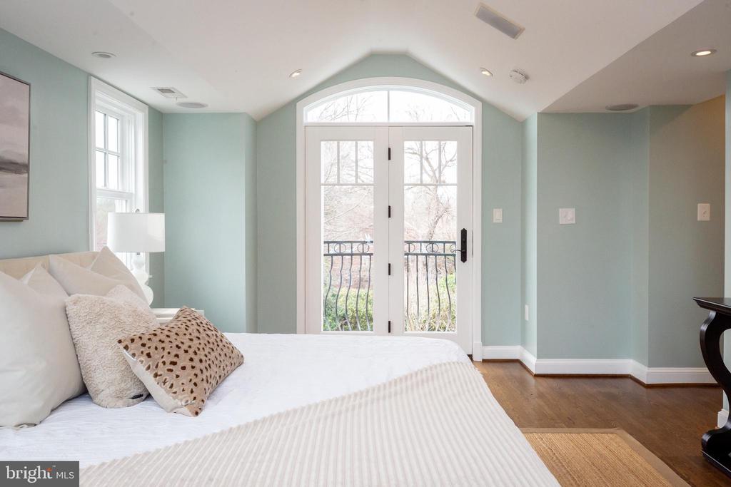 1213 FOREST GLEN ROAD
