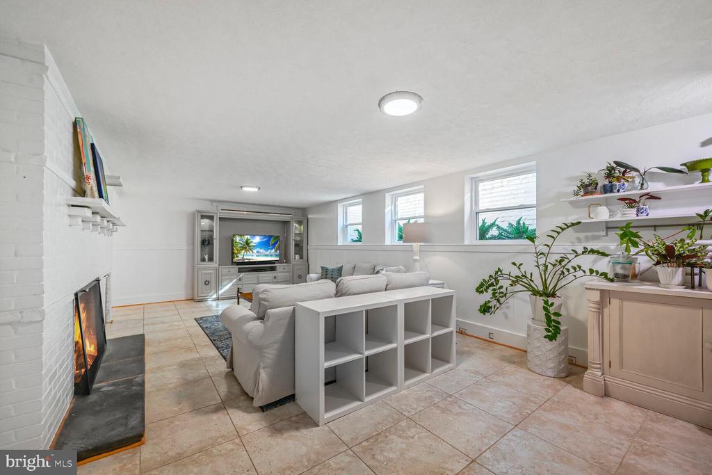 6211 POE ROAD