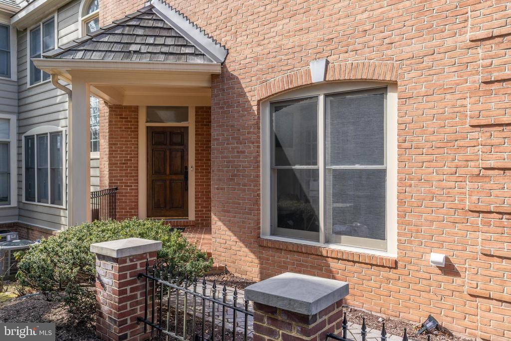 7922 TURNCREST