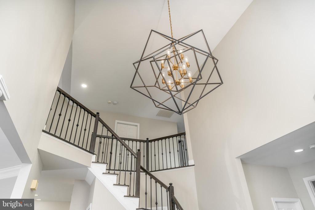 7922 TURNCREST