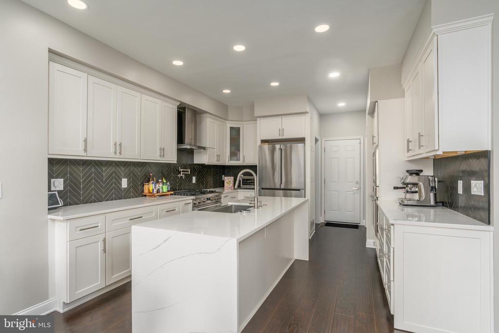 7922 TURNCREST