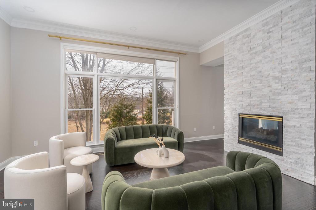 7922 TURNCREST