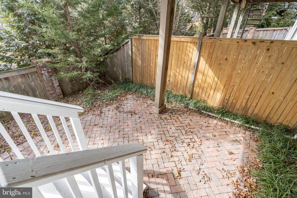 7922 TURNCREST