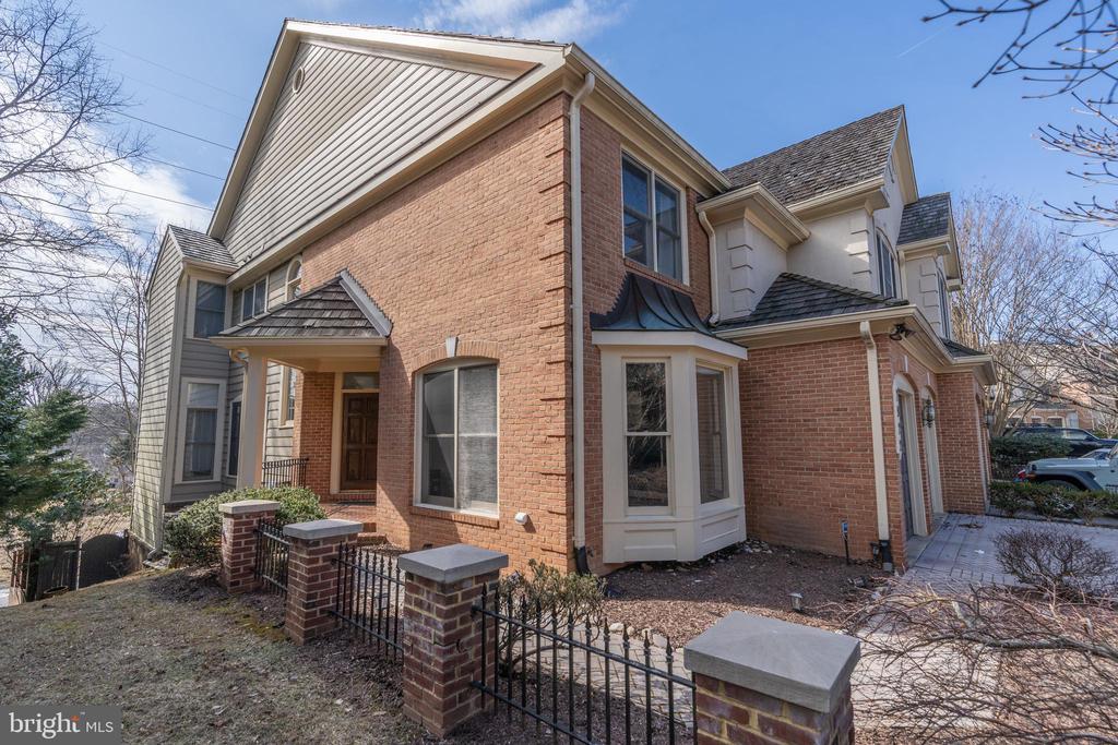 7922 TURNCREST