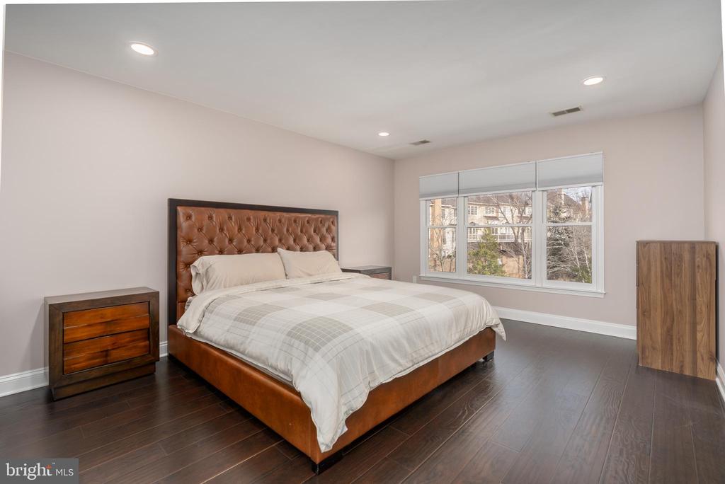 7922 TURNCREST